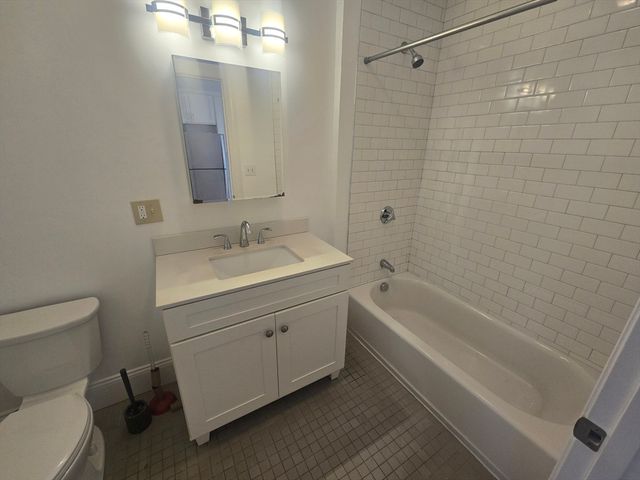 4 Gardner St 10, Boston, MA 02134