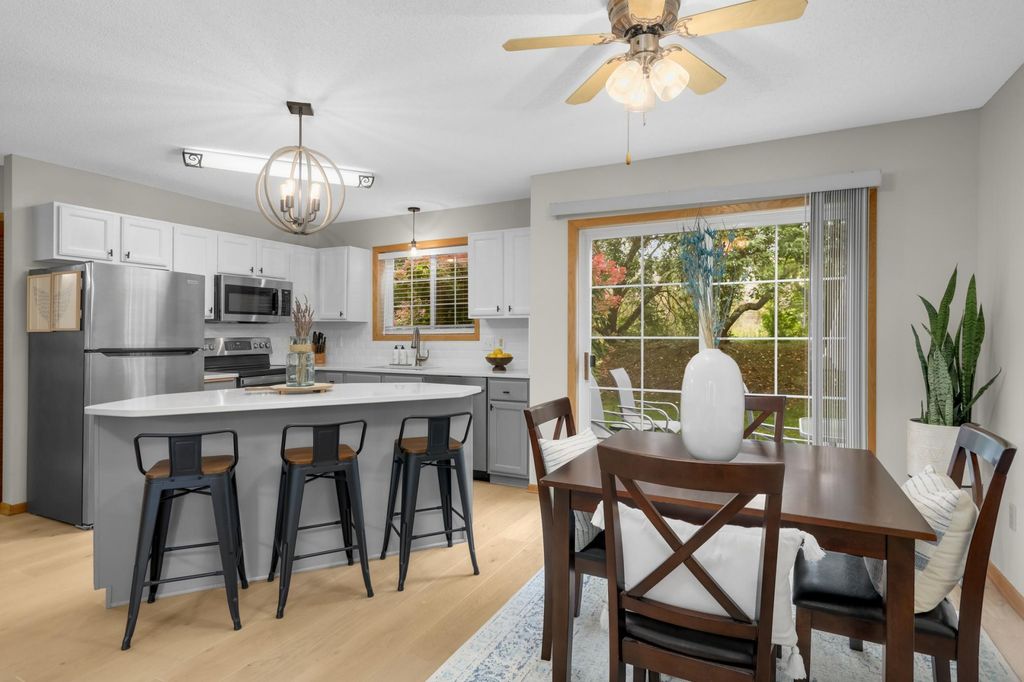 547 Mission Hills Way W, Chanhassen, MN 55317 — photo 5