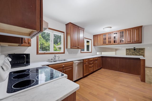 14308 Wedgeway Court, Eden Prairie, MN 55346