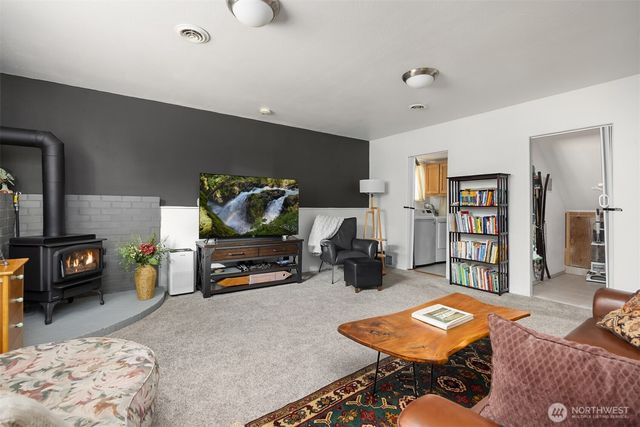 26468 Kingsview Loop NE, Kingston, WA 98346