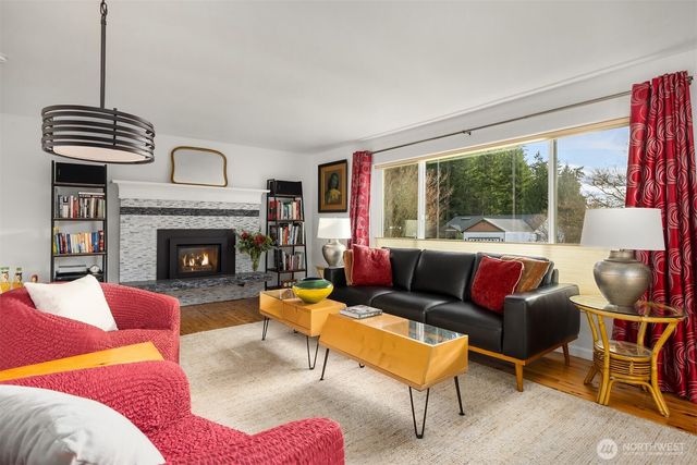 26468 Kingsview Loop NE, Kingston, WA 98346