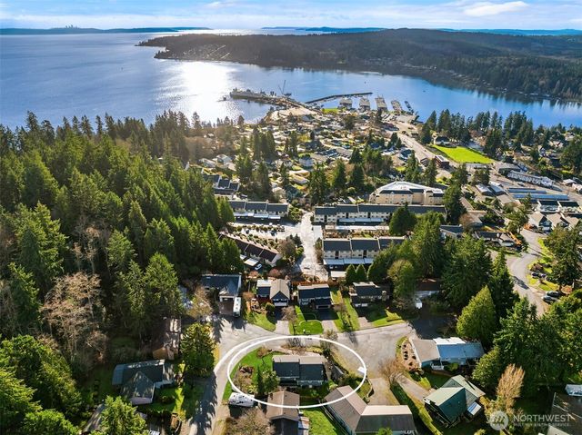 26468 Kingsview Loop NE, Kingston, WA 98346