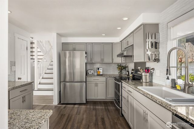 26468 Kingsview Loop NE, Kingston, WA 98346