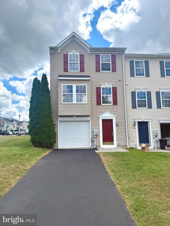 815 MARQUETTE DR, Martinsburg, WV 25401