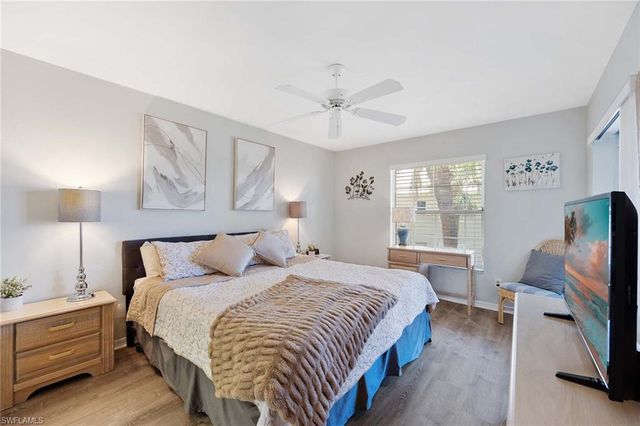 822 Gulf Pavillion DR 202, Naples, FL 34108
