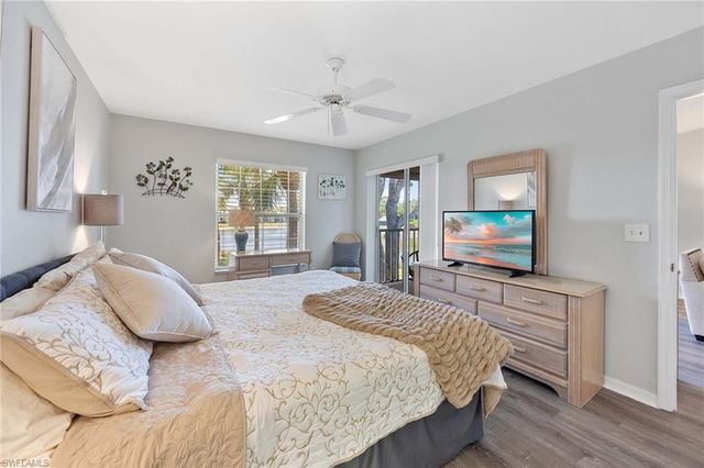 822 Gulf Pavillion DR 202, Naples, FL 34108