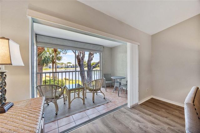 822 Gulf Pavillion DR 202, Naples, FL 34108