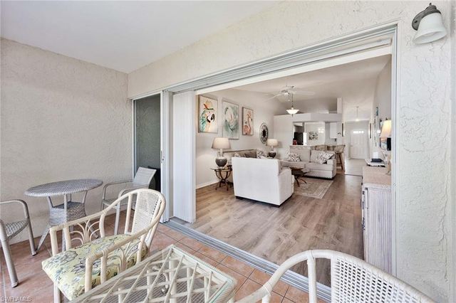 822 Gulf Pavillion DR 202, Naples, FL 34108