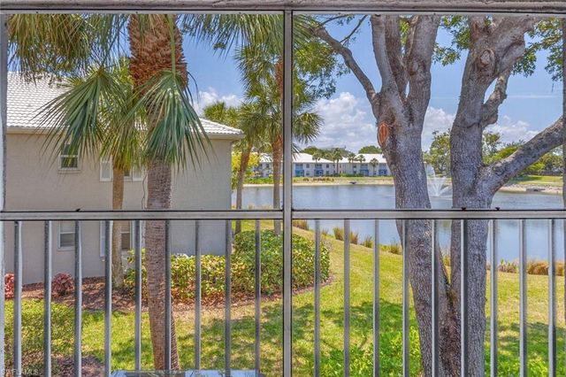 822 Gulf Pavillion DR 202, Naples, FL 34108