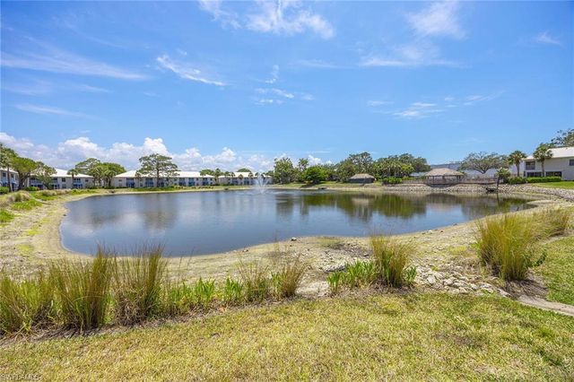 822 Gulf Pavillion DR 202, Naples, FL 34108