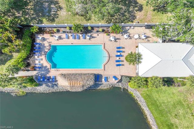 822 Gulf Pavillion DR 202, Naples, FL 34108
