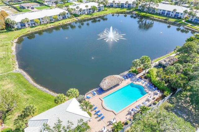 822 Gulf Pavillion DR 202, Naples, FL 34108