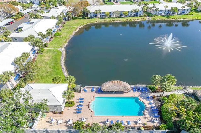 822 Gulf Pavillion DR 202, Naples, FL 34108