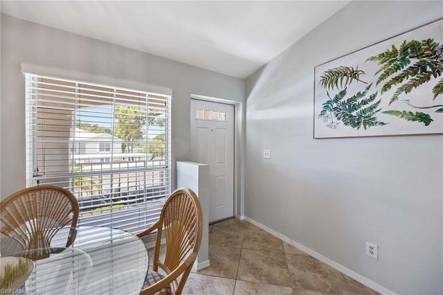 822 Gulf Pavillion DR 202, Naples, FL 34108