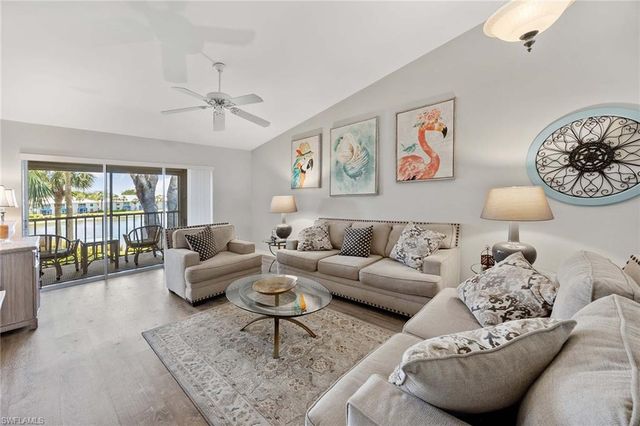 822 Gulf Pavillion DR 202, Naples, FL 34108