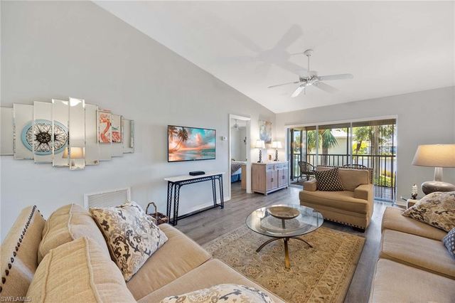 822 Gulf Pavillion DR 202, Naples, FL 34108