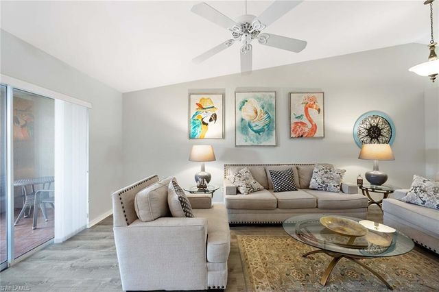 822 Gulf Pavillion DR 202, Naples, FL 34108