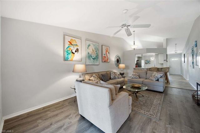 822 Gulf Pavillion DR 202, Naples, FL 34108