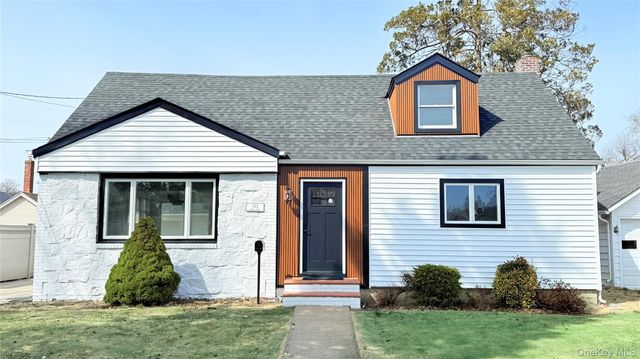 122 6th Street, Hicksville, NY 11801