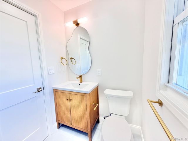 122 6th Street, Hicksville, NY 11801