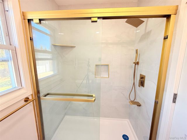 122 6th Street, Hicksville, NY 11801