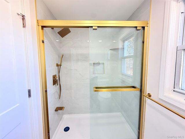 122 6th Street, Hicksville, NY 11801