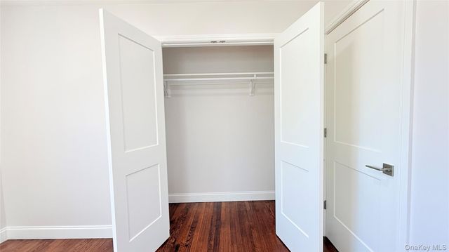 122 6th Street, Hicksville, NY 11801