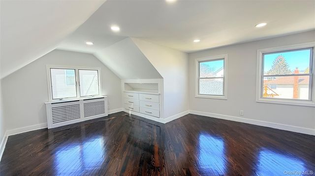 122 6th Street, Hicksville, NY 11801