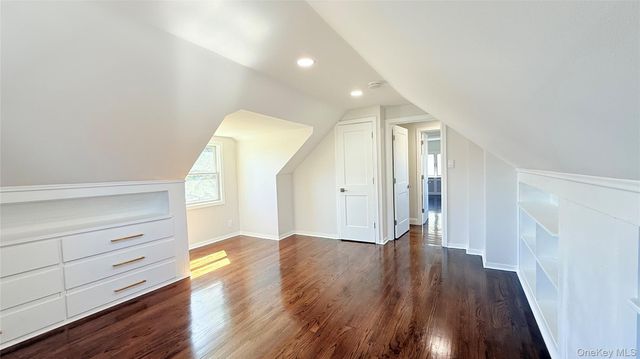 122 6th Street, Hicksville, NY 11801