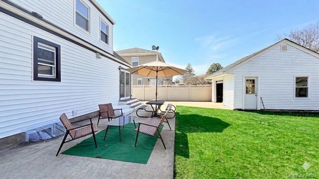 122 6th Street, Hicksville, NY 11801
