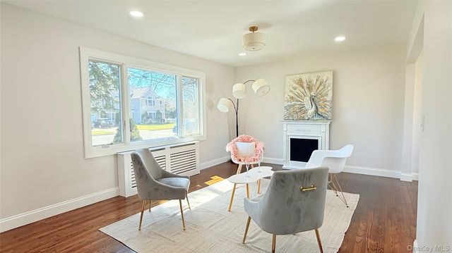 122 6th Street, Hicksville, NY 11801