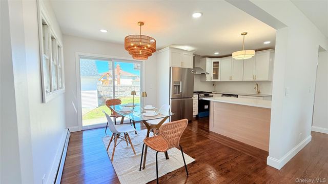 122 6th Street, Hicksville, NY 11801