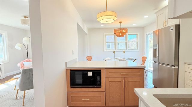 122 6th Street, Hicksville, NY 11801