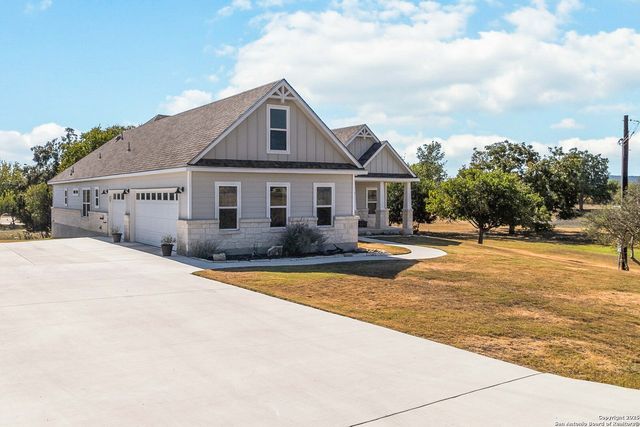 342 wood view, Bandera, TX 78003