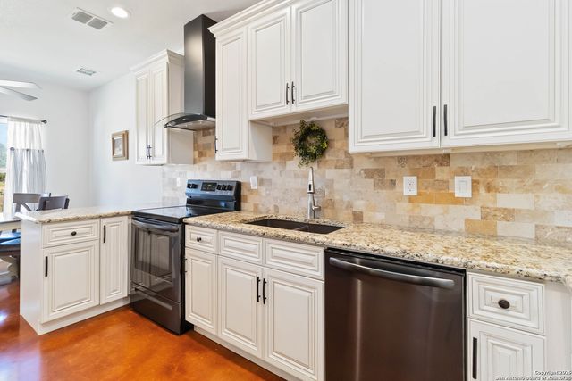 342 wood view, Bandera, TX 78003