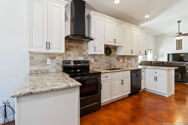 342 wood view, Bandera, TX 78003