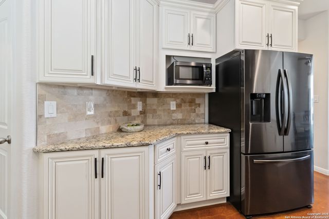 342 wood view, Bandera, TX 78003