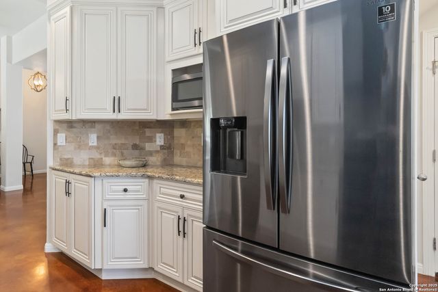 342 wood view, Bandera, TX 78003