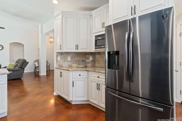 342 wood view, Bandera, TX 78003