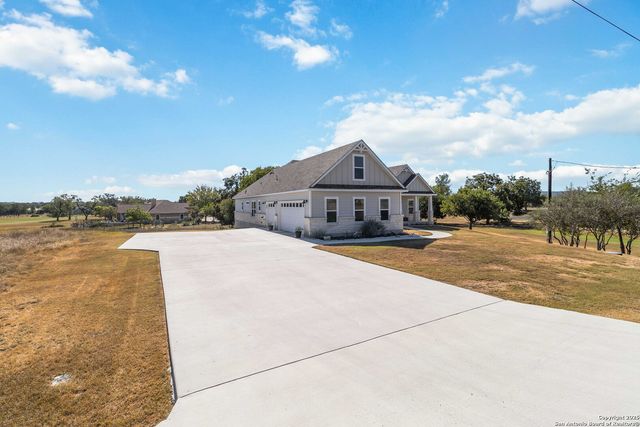 342 wood view, Bandera, TX 78003