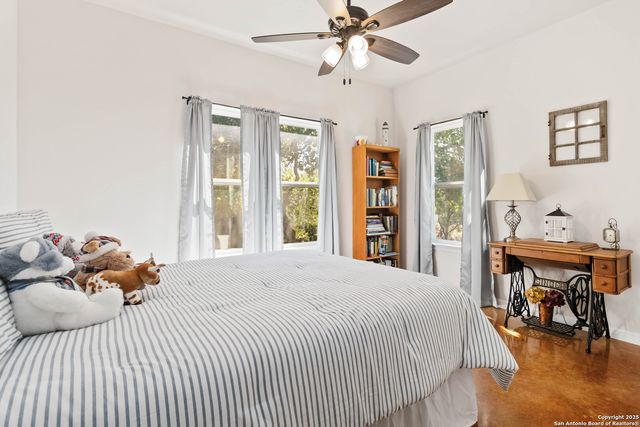 342 wood view, Bandera, TX 78003