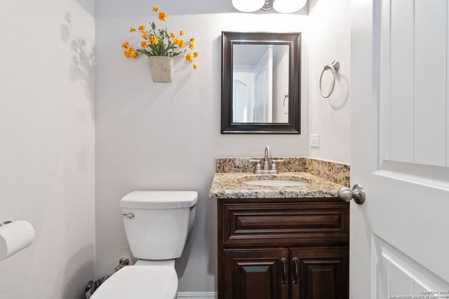 342 wood view, Bandera, TX 78003