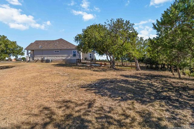 342 wood view, Bandera, TX 78003
