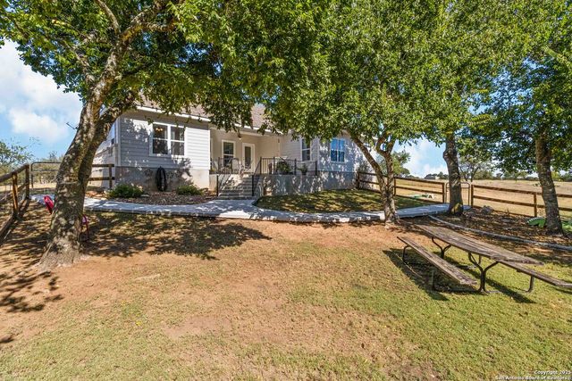 342 wood view, Bandera, TX 78003