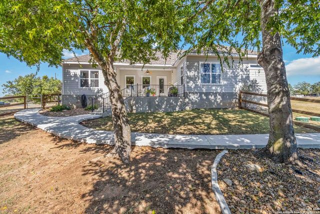 342 wood view, Bandera, TX 78003