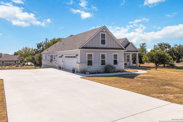 342 wood view, Bandera, TX 78003