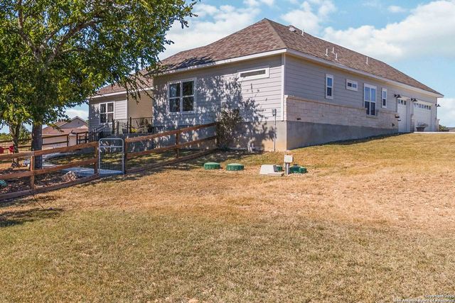 342 wood view, Bandera, TX 78003