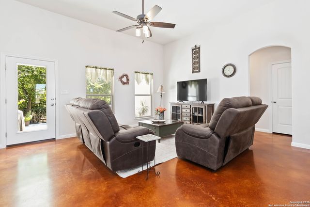 342 wood view, Bandera, TX 78003