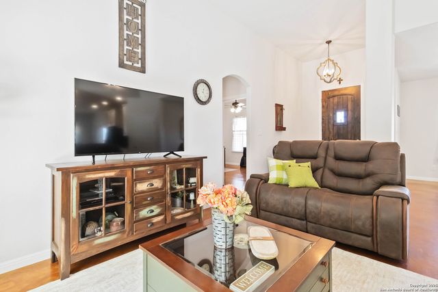 342 wood view, Bandera, TX 78003