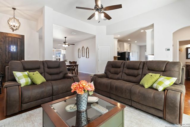 342 wood view, Bandera, TX 78003